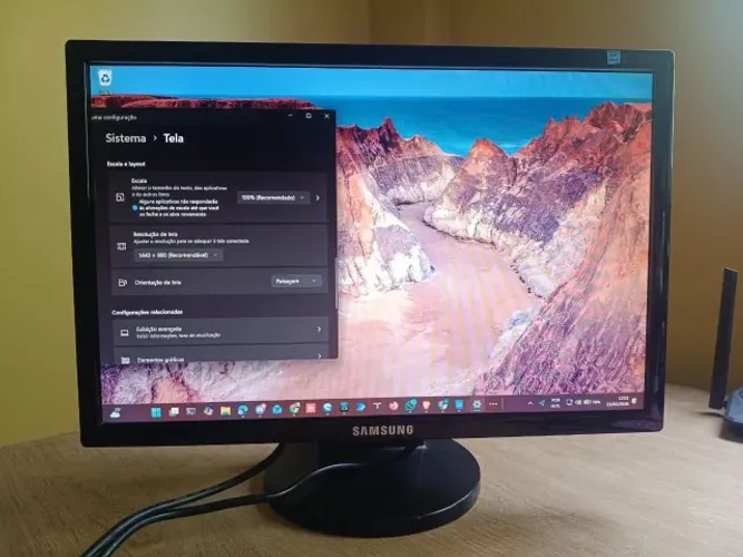 Monitor 19 943BWX + Adaptador DVI para HDMI + Cabo de Força - Funcionando