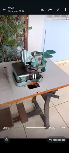 Máquina de costura overclock 