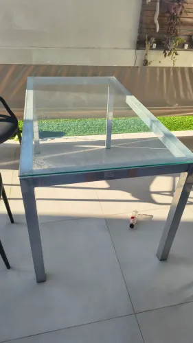 Mesa alumínio e vidro