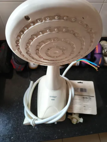Chuveiro Eletrônico Fame + Resistência na embalagem