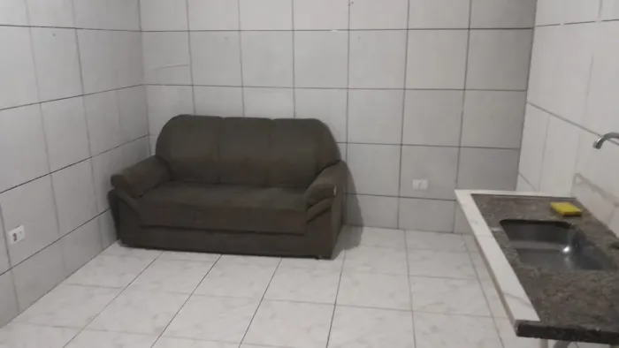 2 cômodos aluga se 