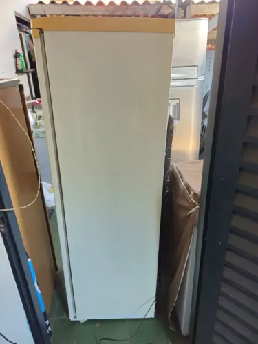 Freezer vertical Electrolux branco