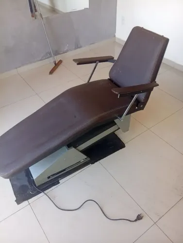 CADEIRA PARA USAR EM BARBEARIA. Modelo de dentista improvisada para barbearia.