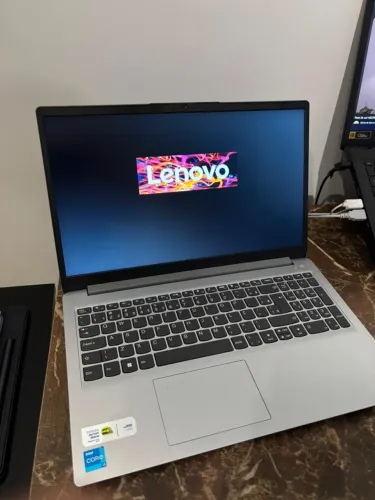 Notebook Lenovo IdeaPad 1 15IRU7 - i3 13ª geração - Pouquíssimo uso