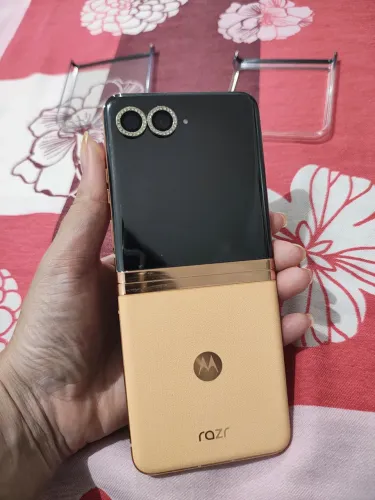 CELULAR MOTOROLA RAZR 40 ULTRA