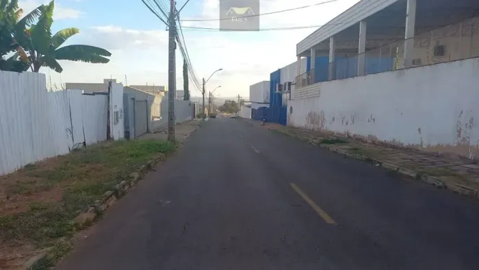 Imóvel para venda possui 800 metros quadrados com 1 quarto