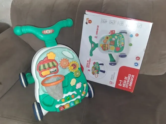 Andador + mesa de atividades company kids