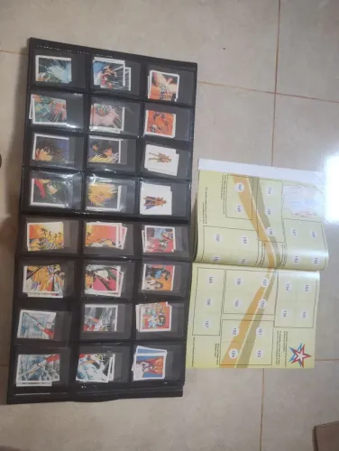 Álbum de figurinhas os cavaleiros do zodíaco sem colar completo