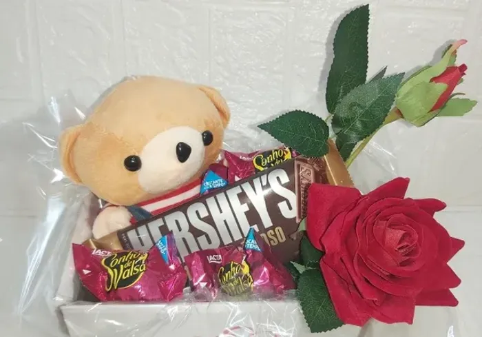 Mini Cesta De Chocolate Com Ursinho De Pelucia Para Dia Dos Namorados