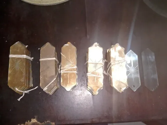 52 lâminas p lustre, cor amarelo, com jateamento em baixo relevo