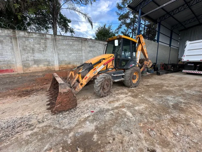 Retroescavadeira JCB 3C 2011 4X4 