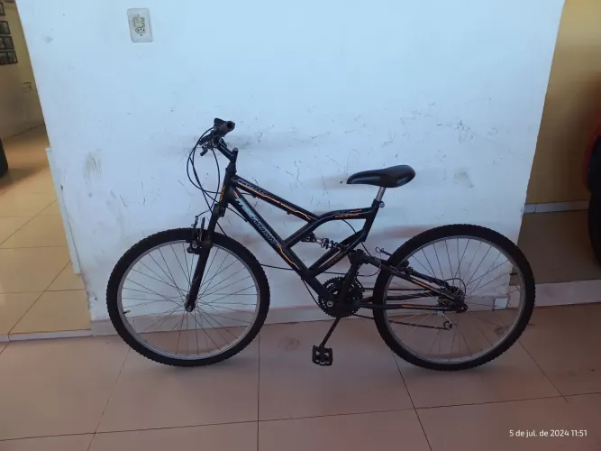 Bicicleta Aro 26 Free Action 18V Preto Fosco com Laranja