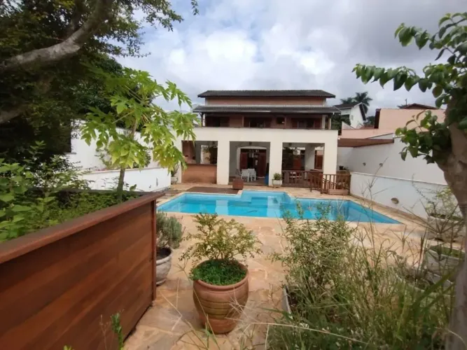 Casa à venda em Águas de São Pedro, com 625 m² com piscina, espaço gourmet e 3 quartos.