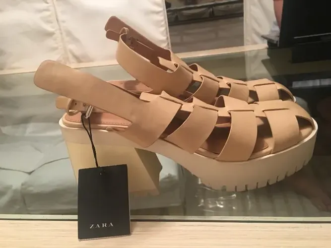 Sandália 38 Zara nova