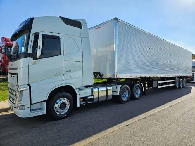  Volvo FH 460 6x2 Globetrotter Ano 20  + Baú Facchini 0 km 30 plts 15.40 X 295 Sem Pneus.