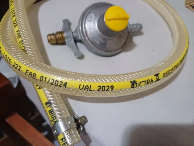 Mangueira de gás com regulador e validade