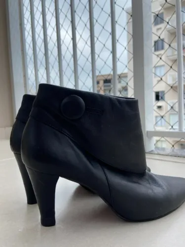 Bota feminina de couro (usada)