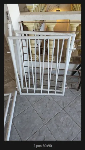 Conjunto de grades metálicas em perfis tubulares de aço, pintura Branca