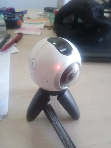 Câmera Filmadora Panorâmica Samsung Gear 360° (Usado)