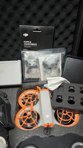 DJI Neo Fly More Explorer + RC FPV + case e extras