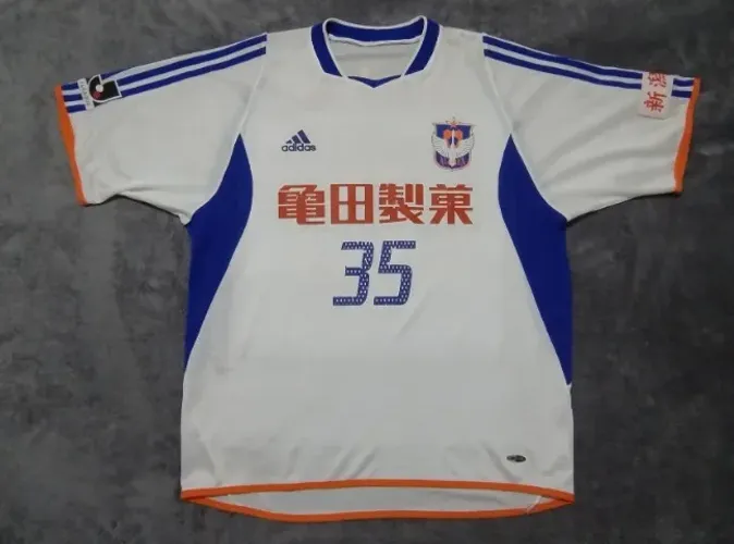 Camisa Oficial Albirex Niigata (Japão) Adidas 2004, #35 (de Jogo), tamanho GG (60x77cm).