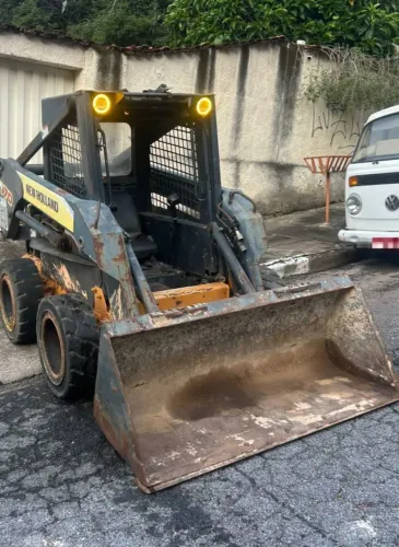Mini Carregadeira New Holland L170 