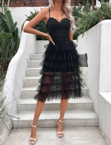 Vestido Preto com Detalhes em Tule e Strass