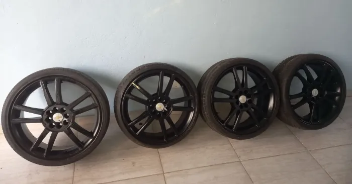 Rodas aro 18 com pneus parcelo e faço troca