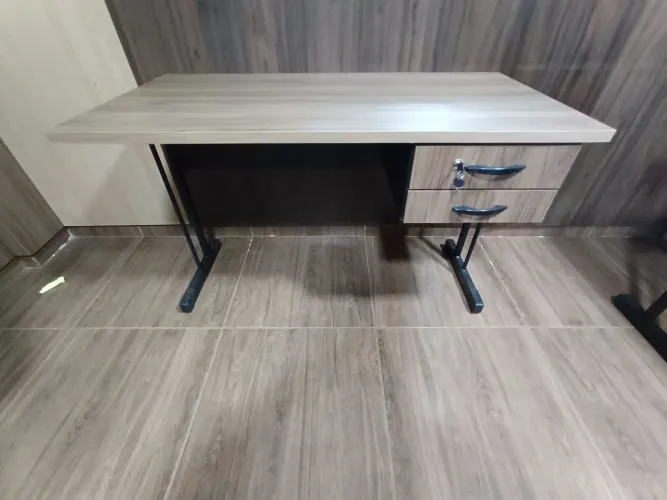 Mesa reta com gavetas 120x60 cor Málaga  Cobra taxa de entrega 