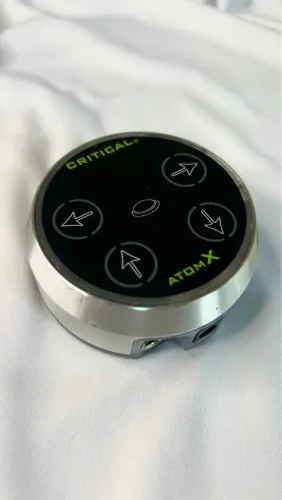 Fonte Critical AtomX para máquina tattoo