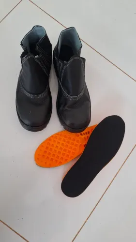 Botina para trabalho com bico PVC