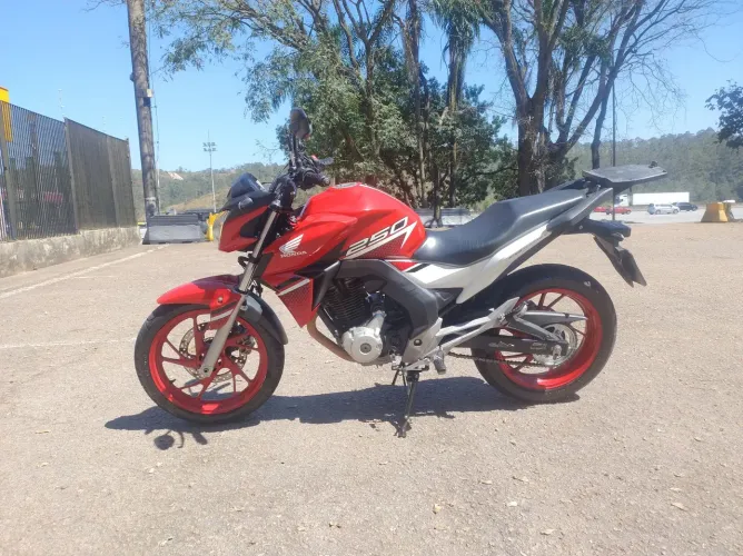 Cb 250 com ABS único dono 