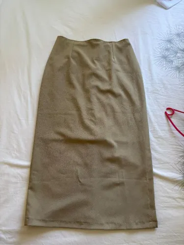 Saia midi alfaiataria 