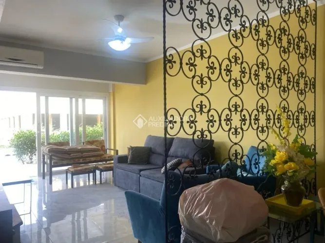 SONHO DE UMA CASA EM CONDOMÍNIO A BEIRA MAR .