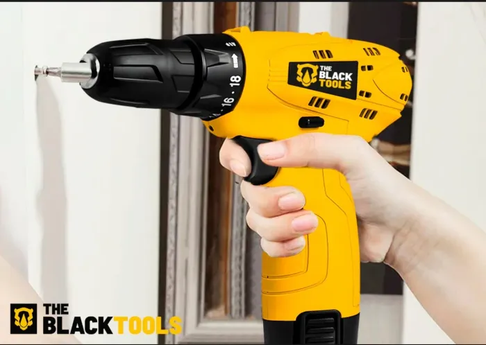 Parafusadeira Furadeira The Black Tools TB12A 3/8 a Bateria Cor Amarelo Frequência 60Hz