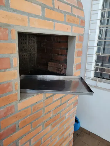 Tabuleiro de inox 65x38cm p/ churrasqueira 