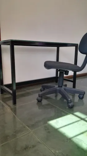 Escrivaninha/Aparador c tampo de vidro e cadeira