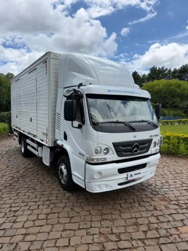 Mercedes Benz Accelo 1016 Baú