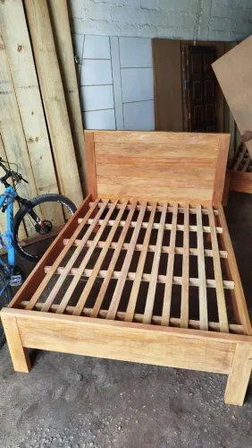 Cama de Casal em Madeira Jatobá Maciça - Elegância e Durabilidade