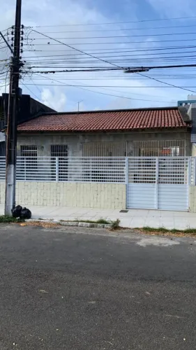 Casa no bairro; suíssa | 3 quartos | banheiro | 2 vagas de garagem | 200m²
