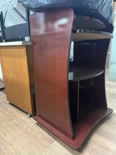 Mesa de computador de madeira com gaveta para teclado 