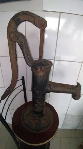 Bomba manual 1" Marumby antiga 