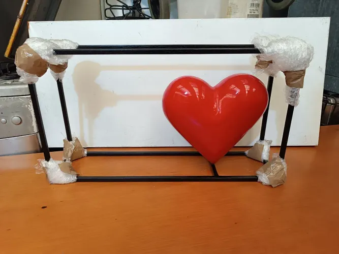 Escultura cuidar coração 