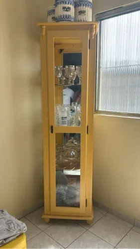 Armário de Vidro Amarelo - Estilo Vintage