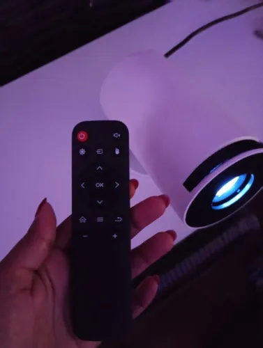 Projetor pega wi-fi Netflix é outros apps 