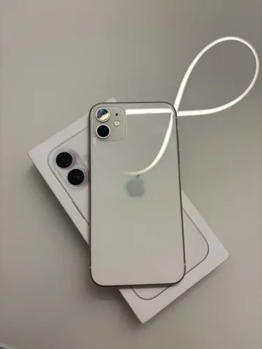 iPhone 11 64GB Branco