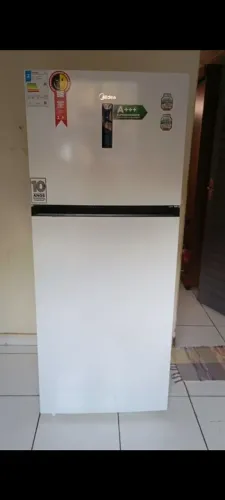 Geladeira Midea semi nova