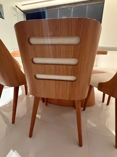 Mesa de jantar com 6 cadeiras ?sofisticada
