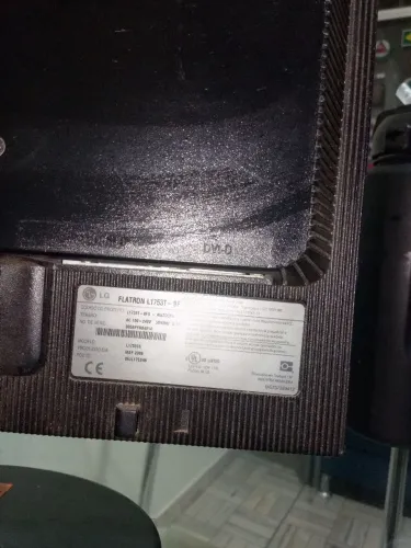 Monitor 60hz da LG bem conservado