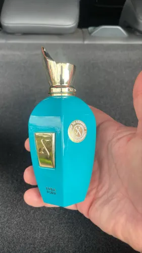 Perfume erba pura e vibrato